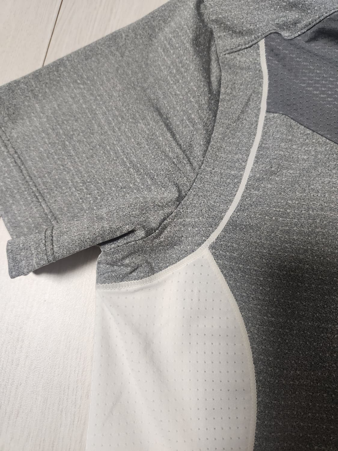 새상품급) 네파 여성 메쉬 하프집업 기능성 반팔티 사이즈 90 S

여러 상품이미지7