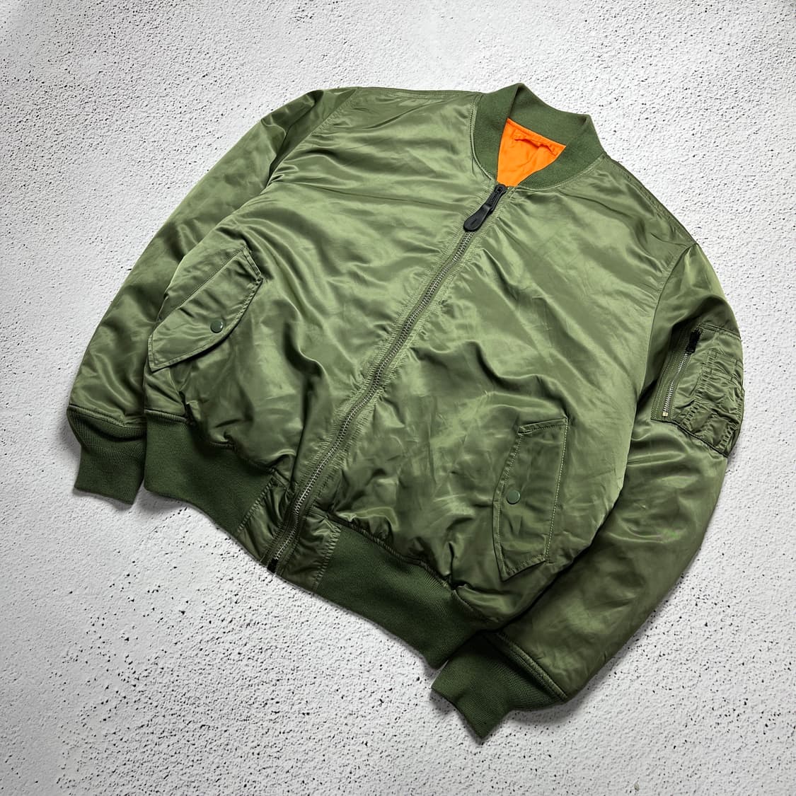 Alpha Industries MA-1 Flight Jacket 상품이미지1