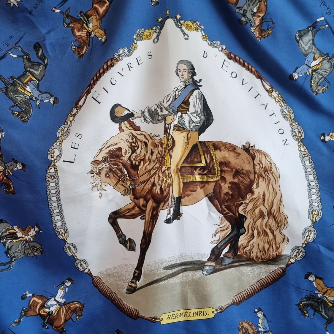 에르메스 P르두의 레 피거 드 에퀴타시옹 실크 스카프 상품이미지2