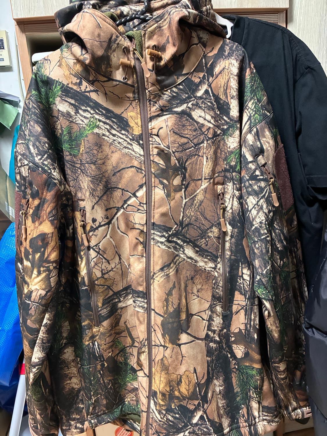 리얼트리 카모 패턴의 후드 자켓 상품이미지1