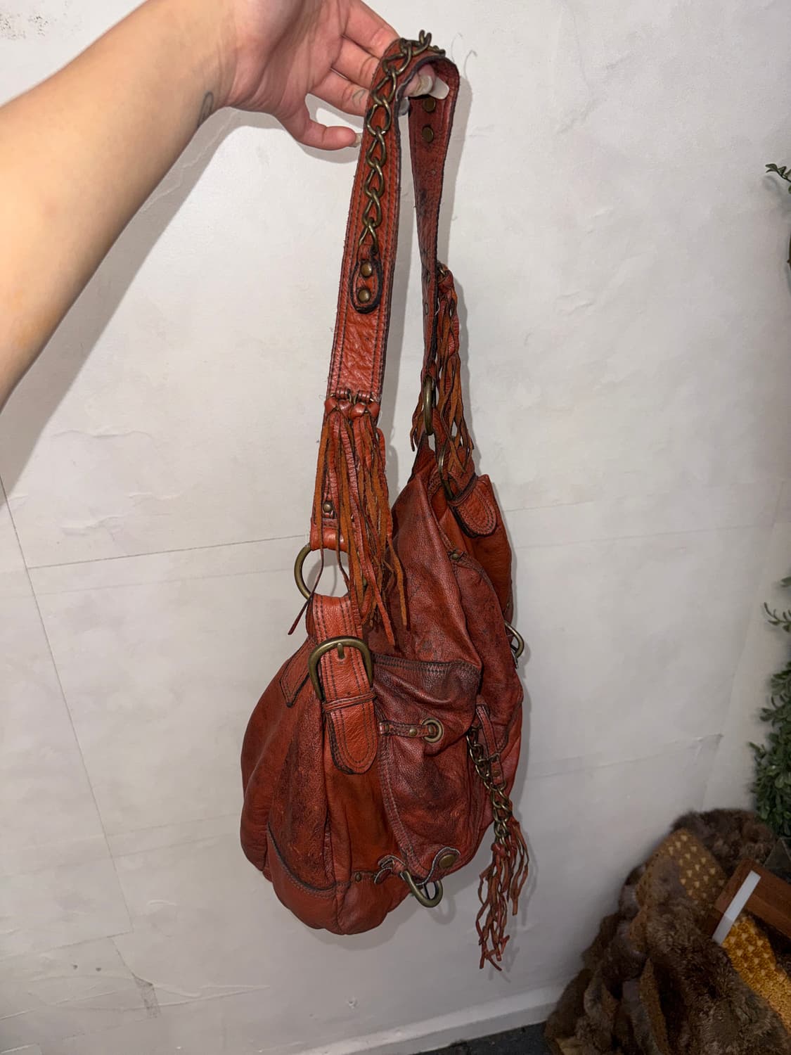 TANKUS brick brown cowhide buckled 숄더백 상품이미지4