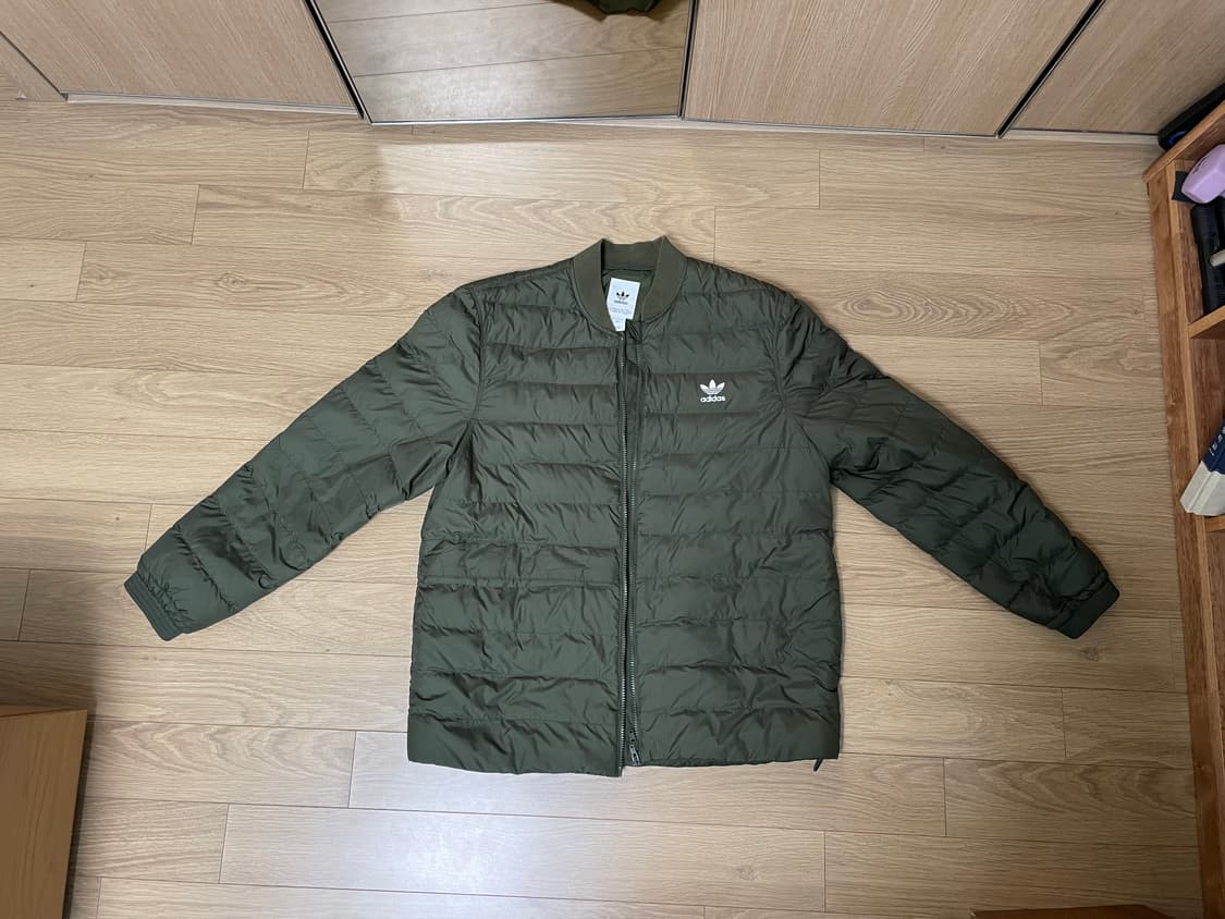 아디다스 경량패딩? 팝니다 상품이미지1