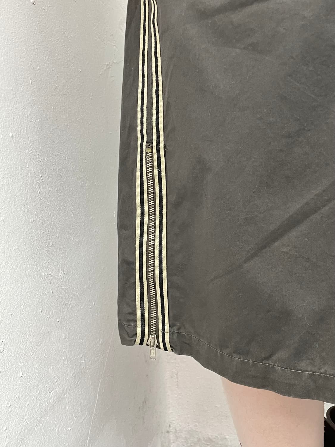 스포티 카키 지퍼 디테일 스커트 상품이미지5