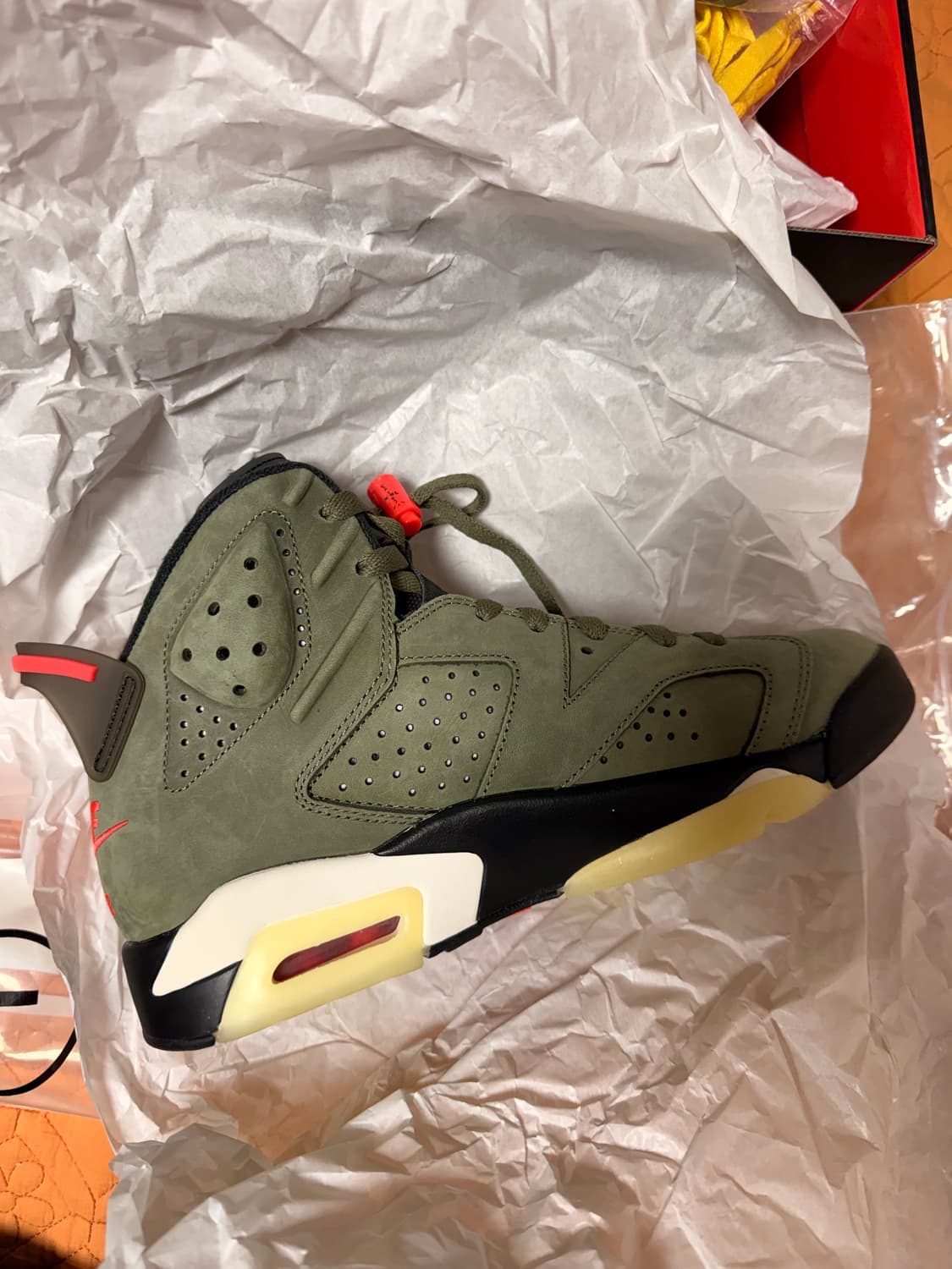 트래비스 스캇 조던6 올리브 새상품 풀구성 상품이미지1