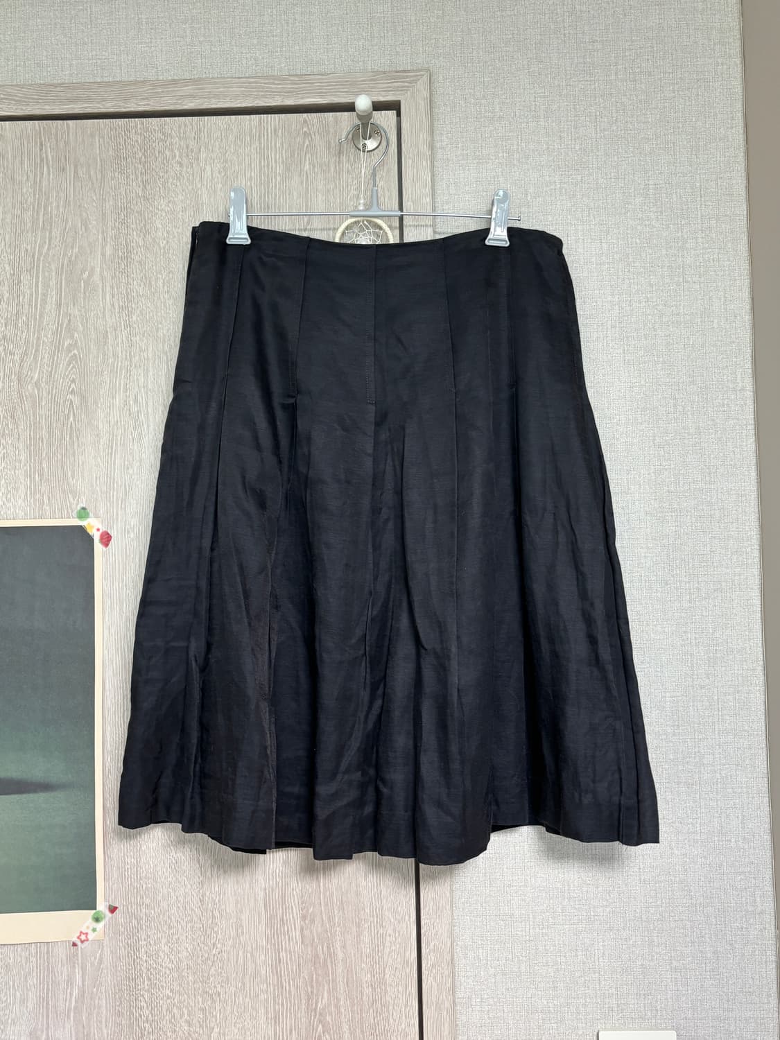 마루 빈티지 블랙 핀턱 미디 스커트 상품이미지1