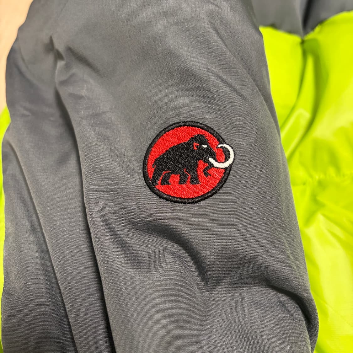 마무트 그린 800필 구스다운 패딩 상품이미지3