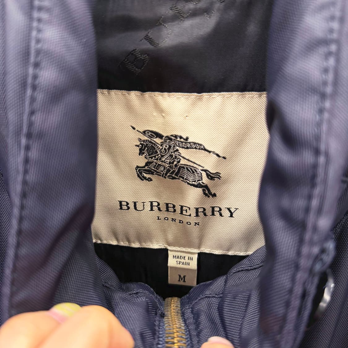 버버리 런던 하이넥 라이트웨이트 자켓 허리 스트링 포켓 디테일 네이비 상품이미지7