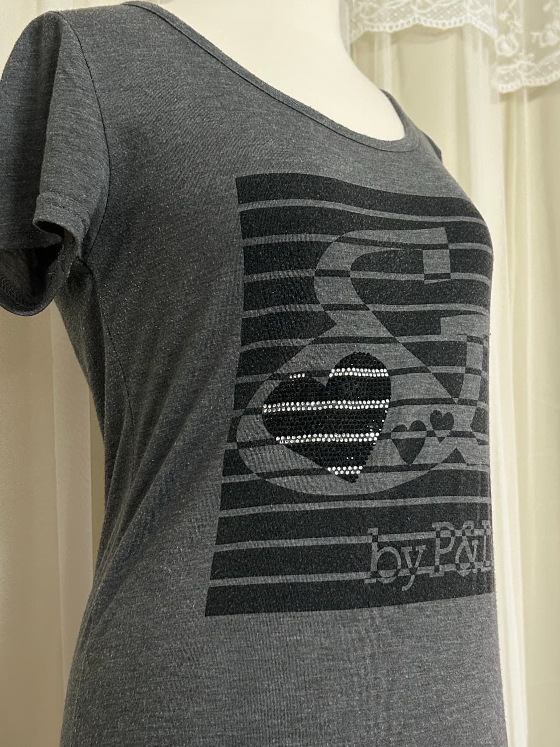 Pinky&Dianne 하트큐빅로고 반팔 딱붙 탑 상품이미지3