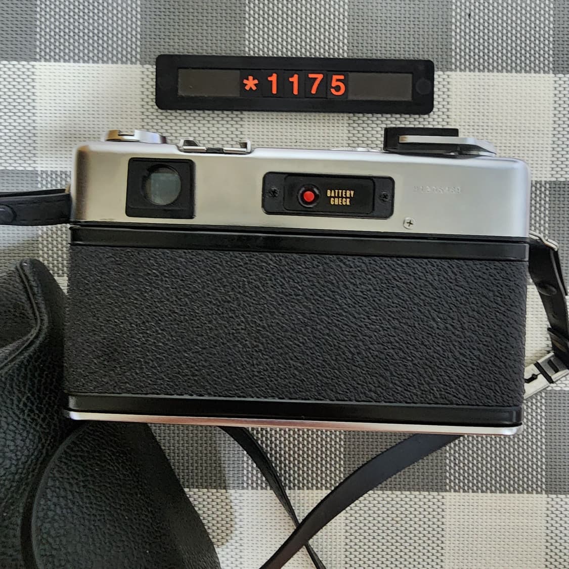 야시카 일렉트로 35 gsn 필름카메라 실버바디 케이스포함 상품이미지4