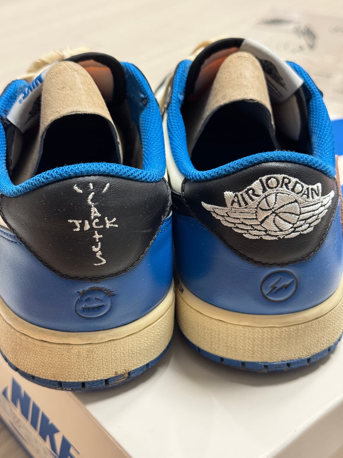 [285] 조던 1 x 트래비스 스캇 x 프라그먼트 조던 로우 상품이미지6