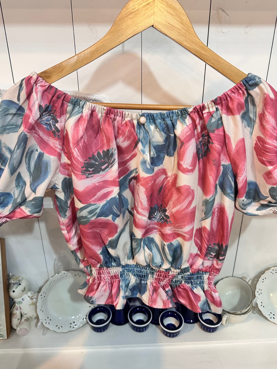 Liz Lisa(리즈리사) 수채화 플라워 오프숄더 스모크 크롭 블라우스 상품이미지2