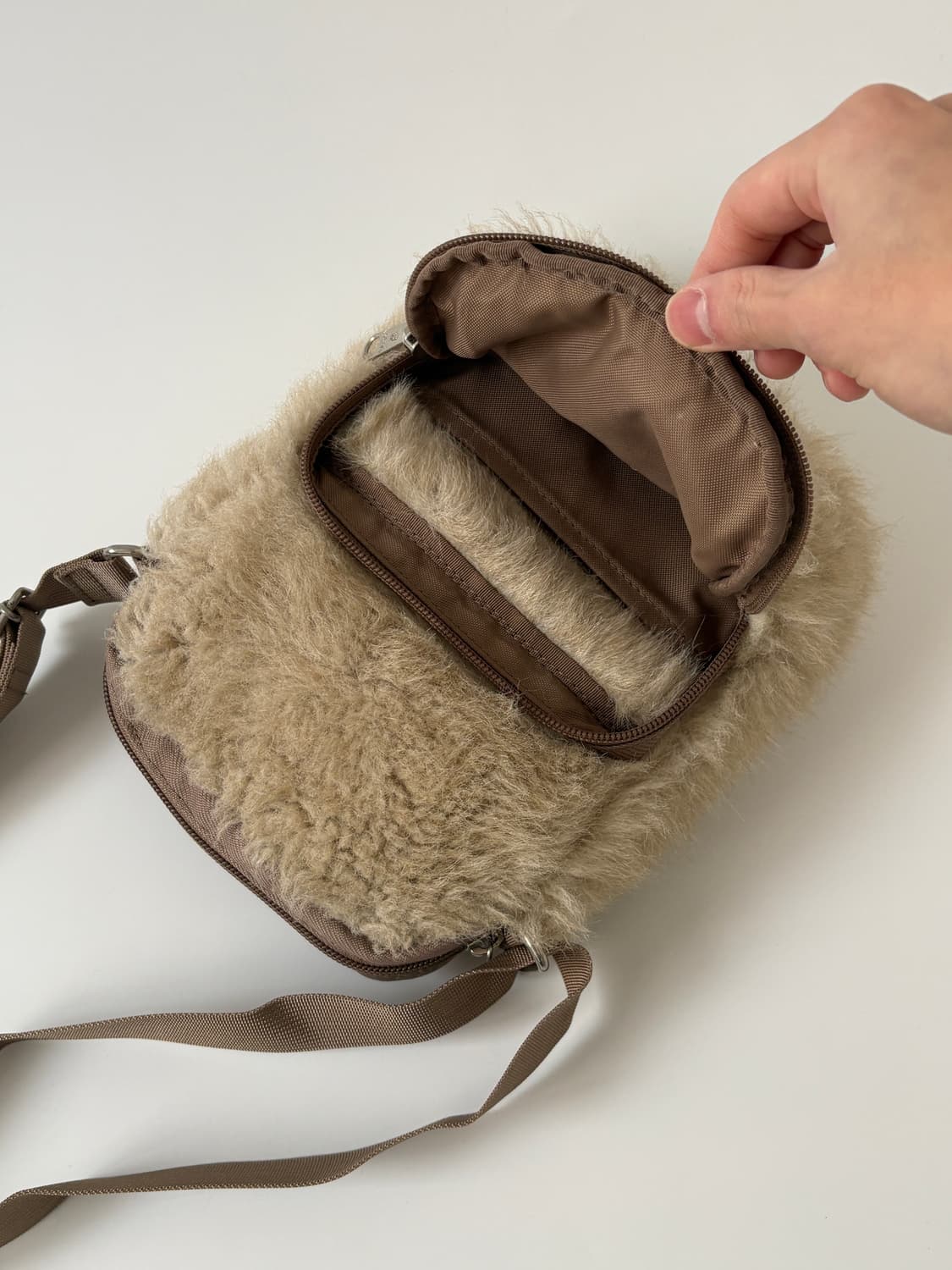 x BEAMS - Fur Shoulder Bag (Beige) 상품이미지5