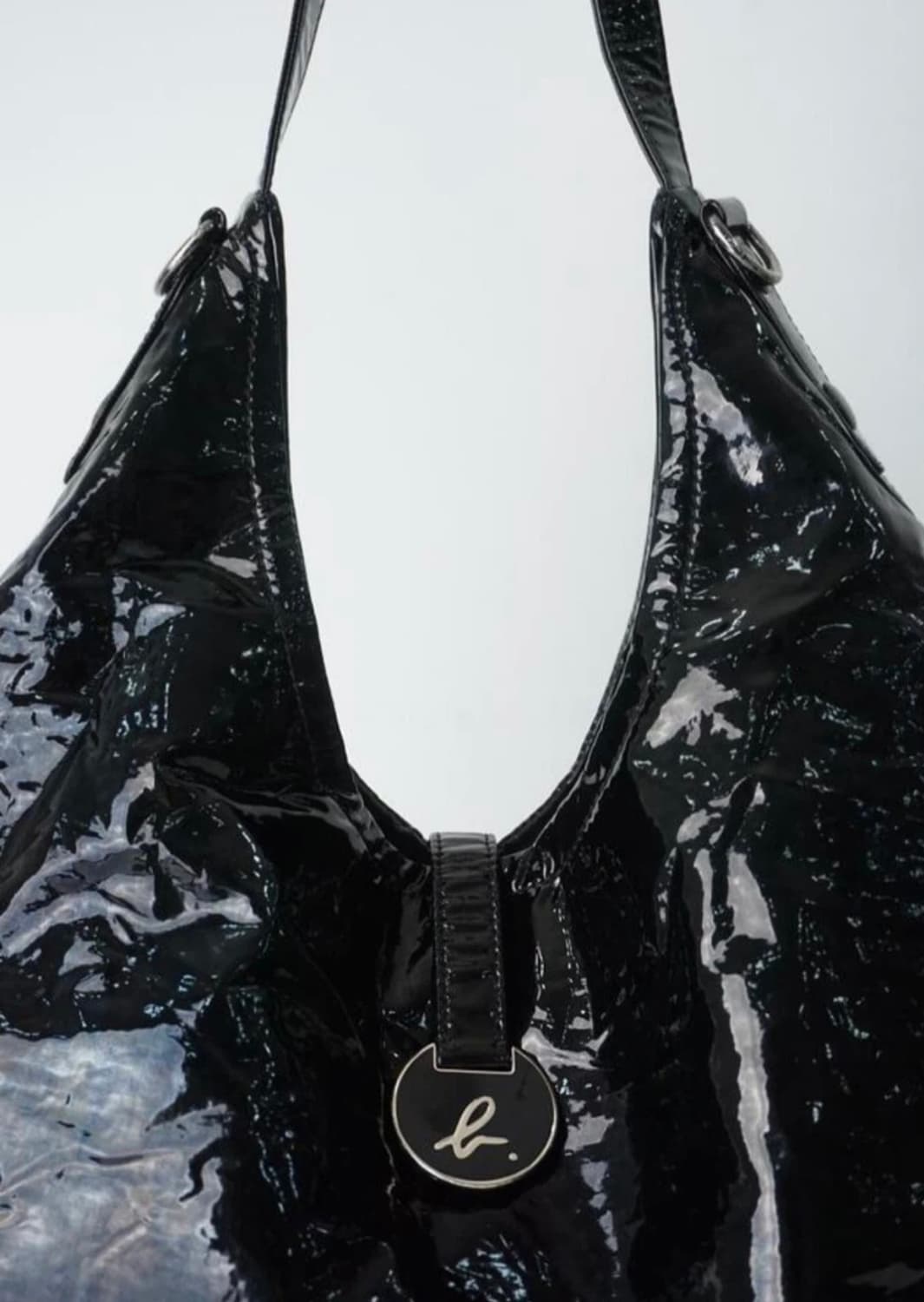 Agnes.b 블랙 에나멜 숄더백 상품이미지4