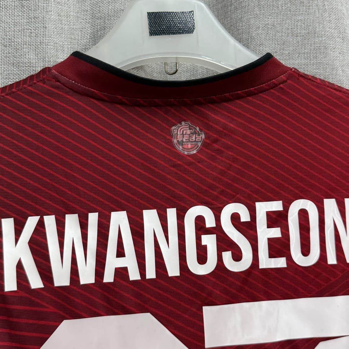 험멜 2021 경남 FC 홈 반팔 축구유니폼 (23번 김광선) 상품이미지5