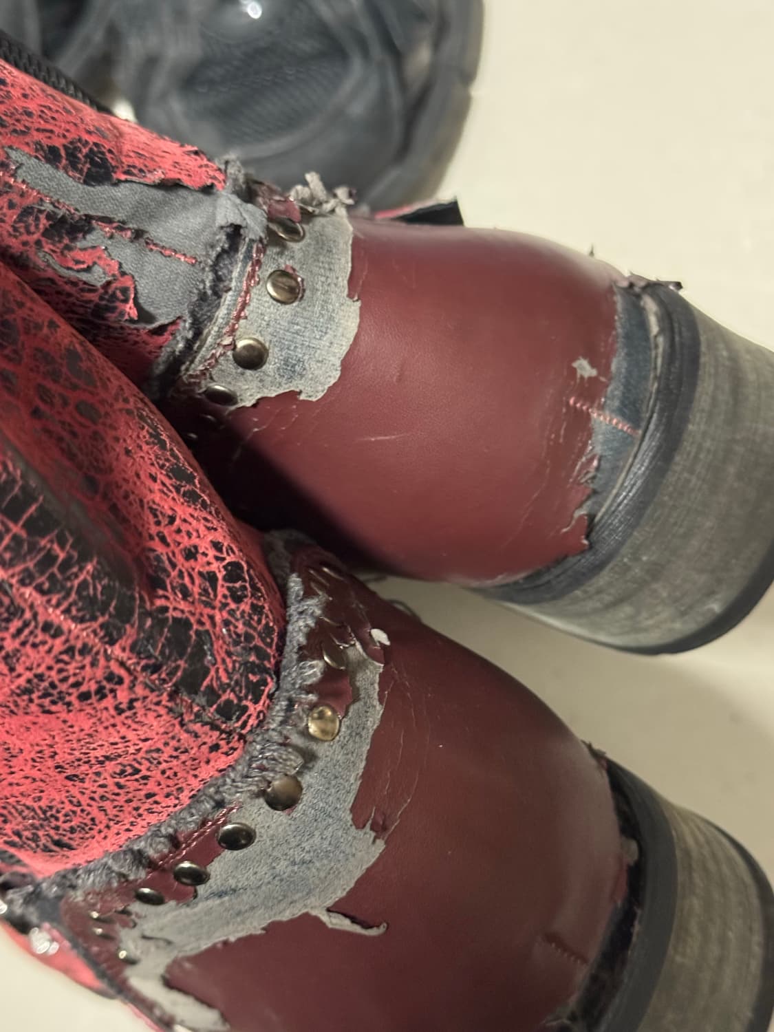 (하자있음)Lovehunter Studded Gothic Boots 상품이미지3
