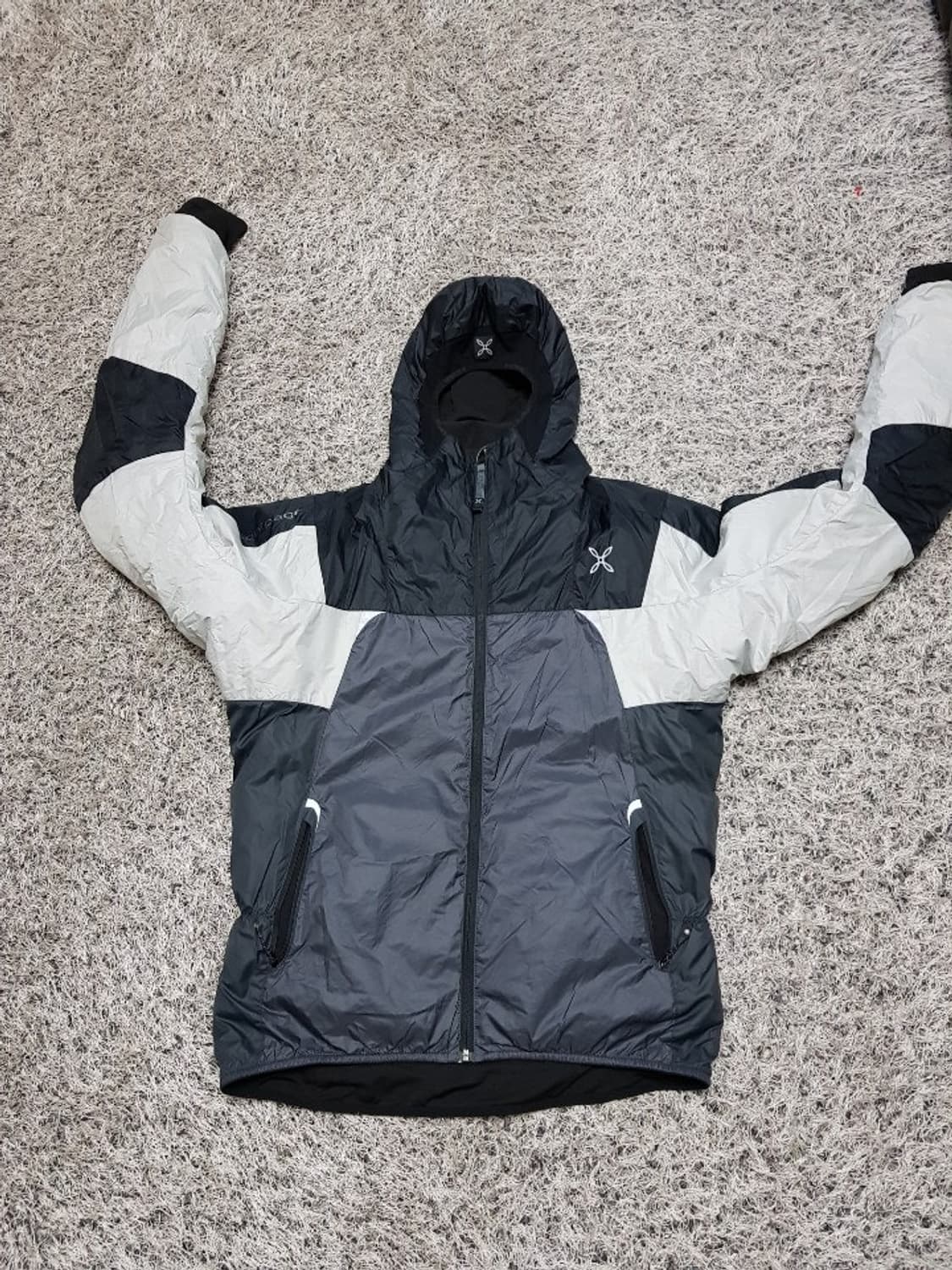 몬츄라 스카이자켓 흰검 L, XL 상태좋은거 구합니다 상품이미지1