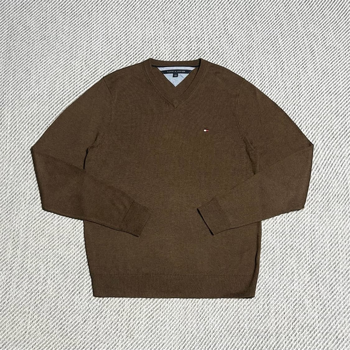 [L] Tommy 타미힐피거 브라운 브이넥 니트 상품이미지1