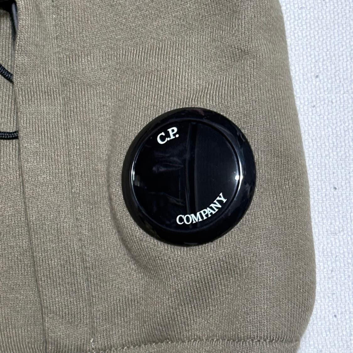 C.P. Company 딥그린 렌즈 맨투맨 상품이미지6