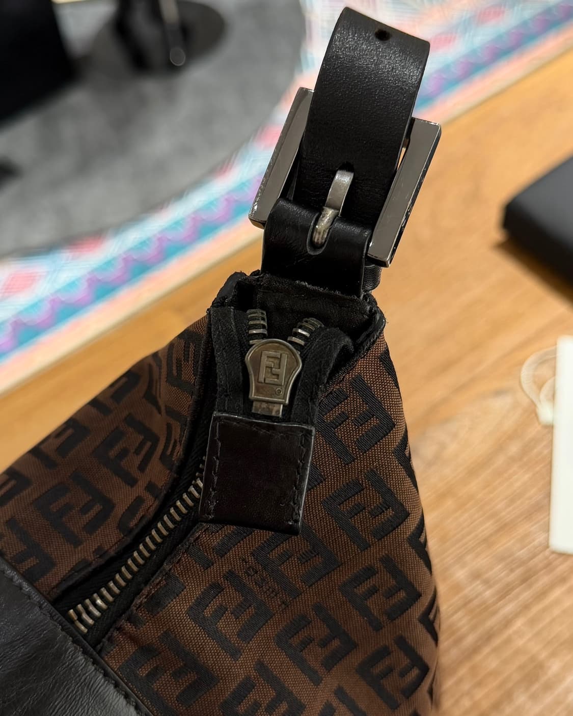 펜디 브라운 주키노 캔버스 숄더백 상품이미지8