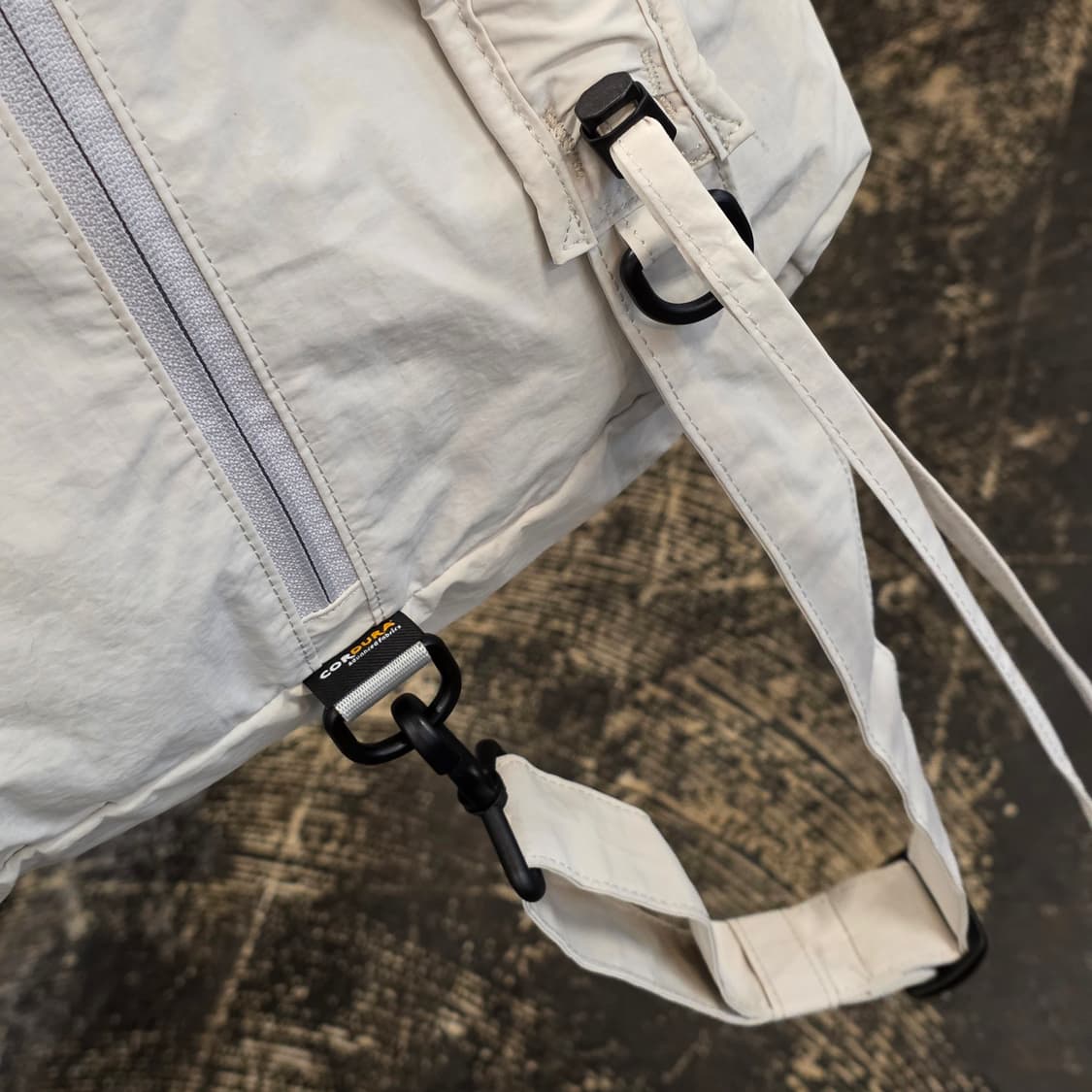 R) CNPR 드로우스트링 숄더백 아이보리 상품이미지9