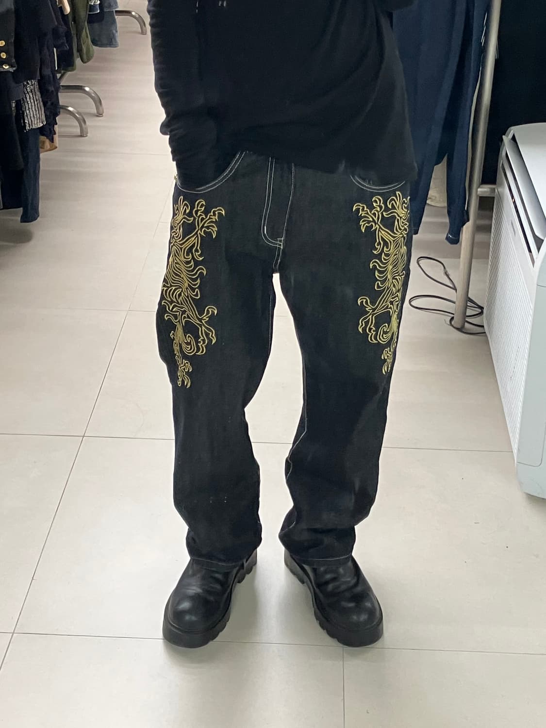 크라운 홀더 금장 자수 블랙 데님 팬츠 32 상품이미지7