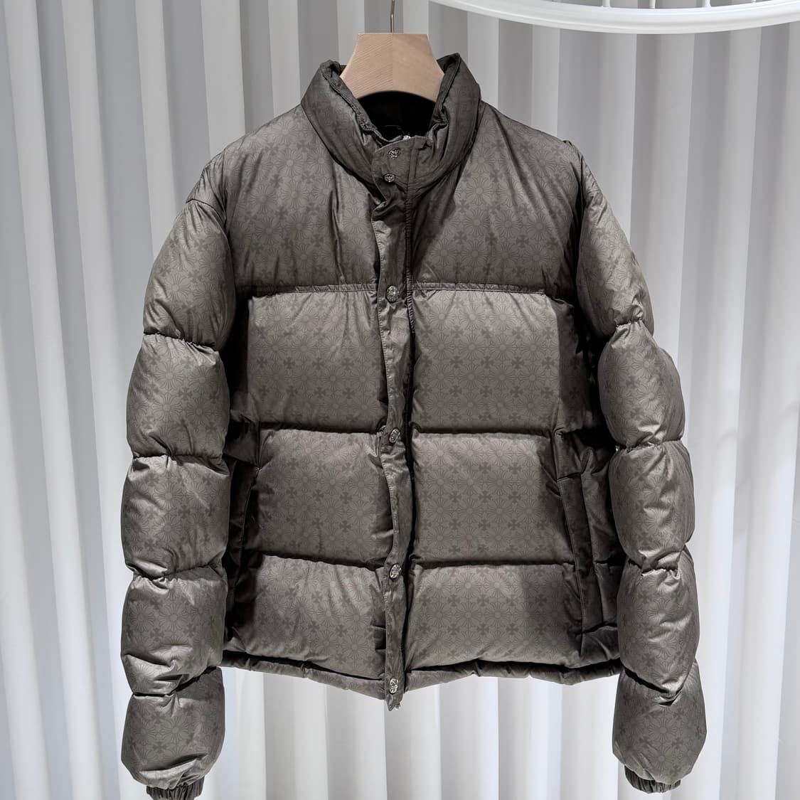 L / 크롬하츠 모노그램 스티프 푸퍼 패딩  상품이미지1