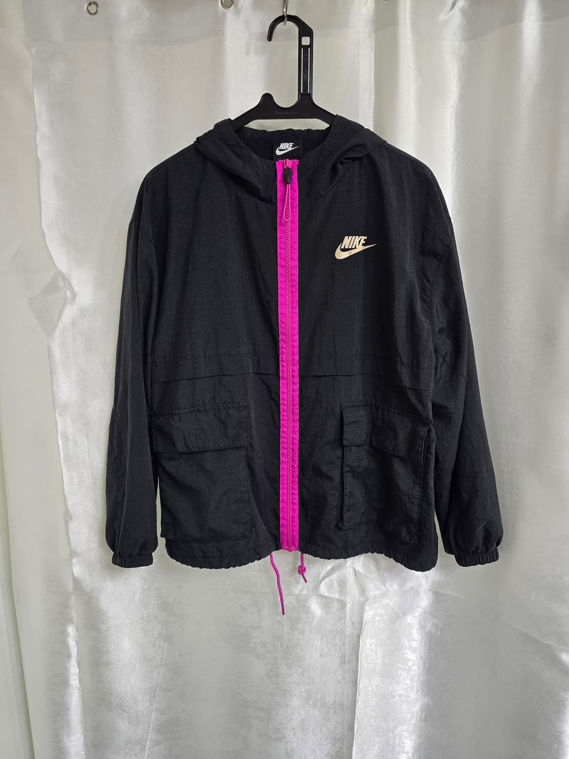 나이키 블랙 후드 바람막이 핑크 포인트 (1939) 상품이미지1