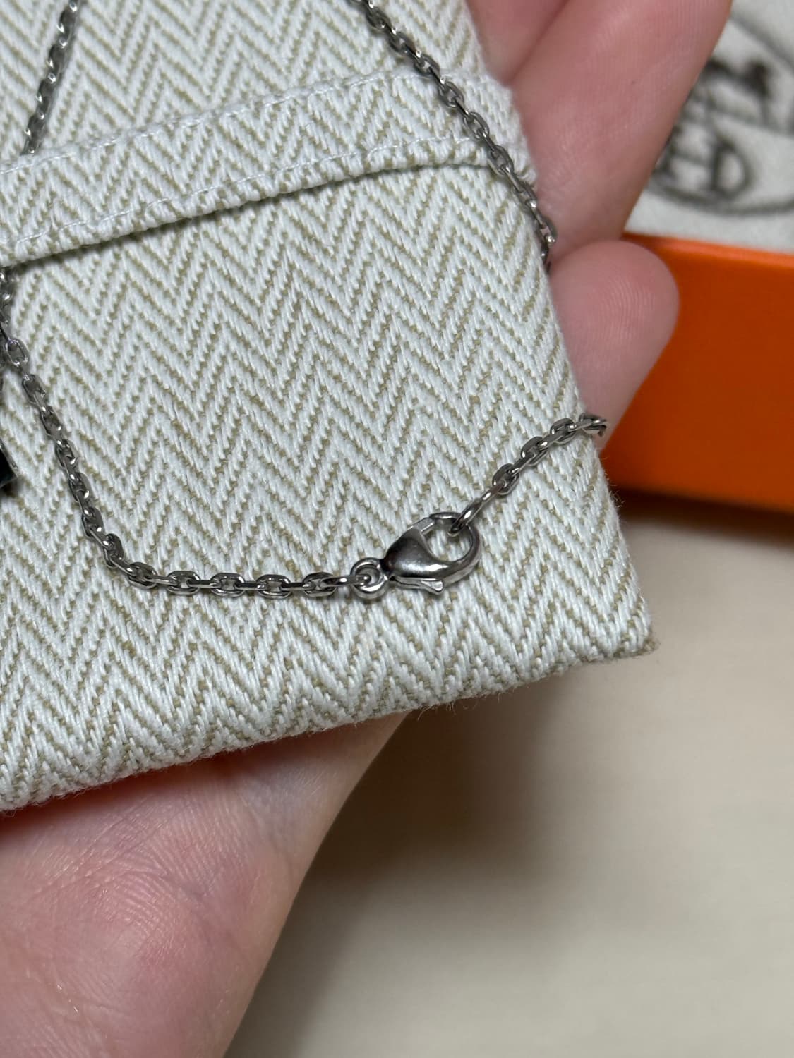 거의 새것 | 에르메스 H 아워 목걸이 블랙 실버 상품이미지2