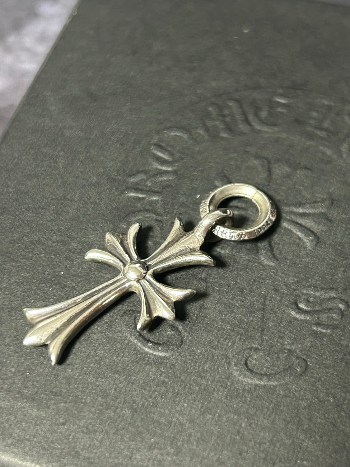 크롬하츠 타이니 크로스 참 펜던트 상품이미지2