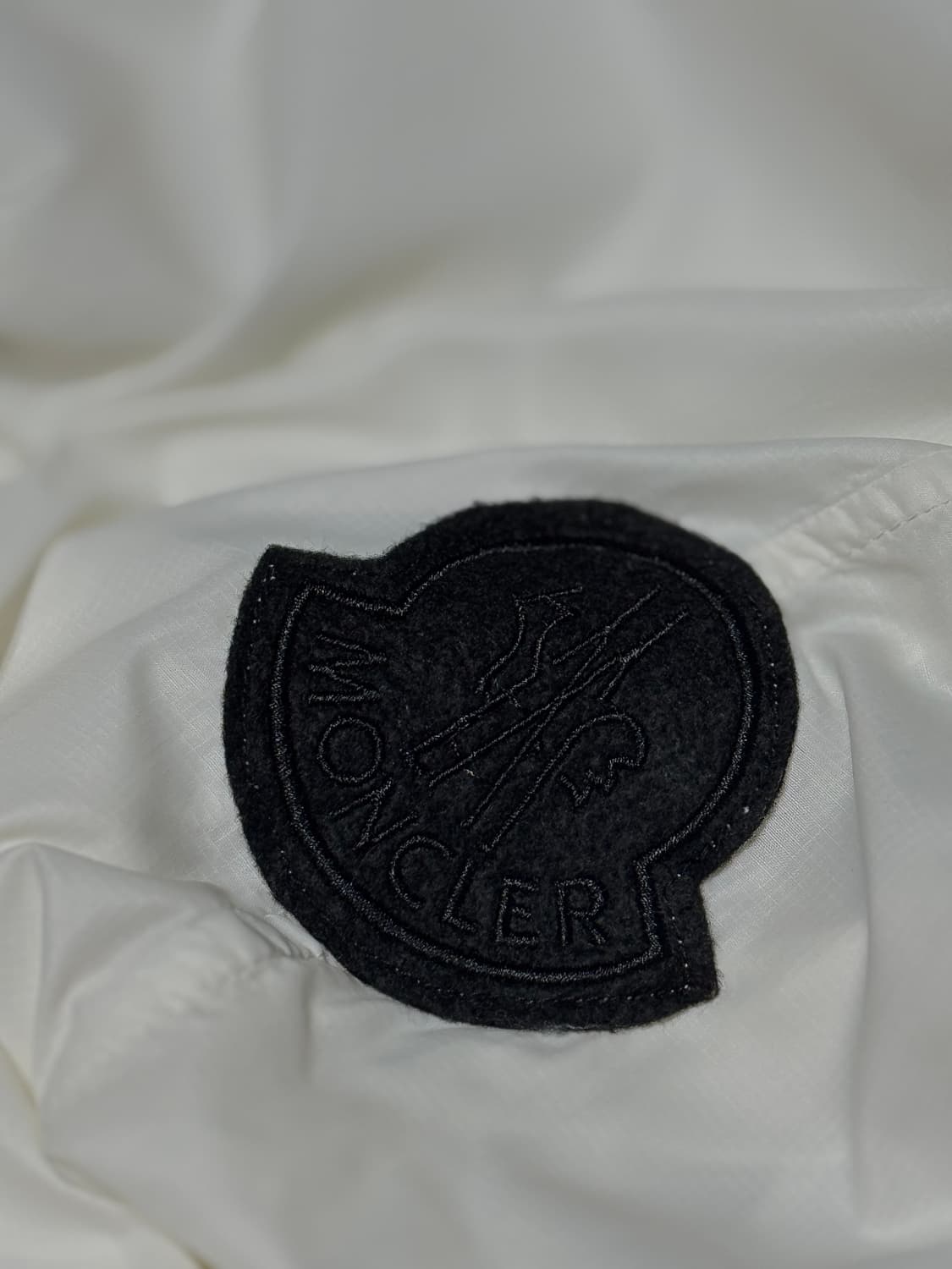 Moncler White Sleeve  Hooded Shell Jacke 상품이미지2