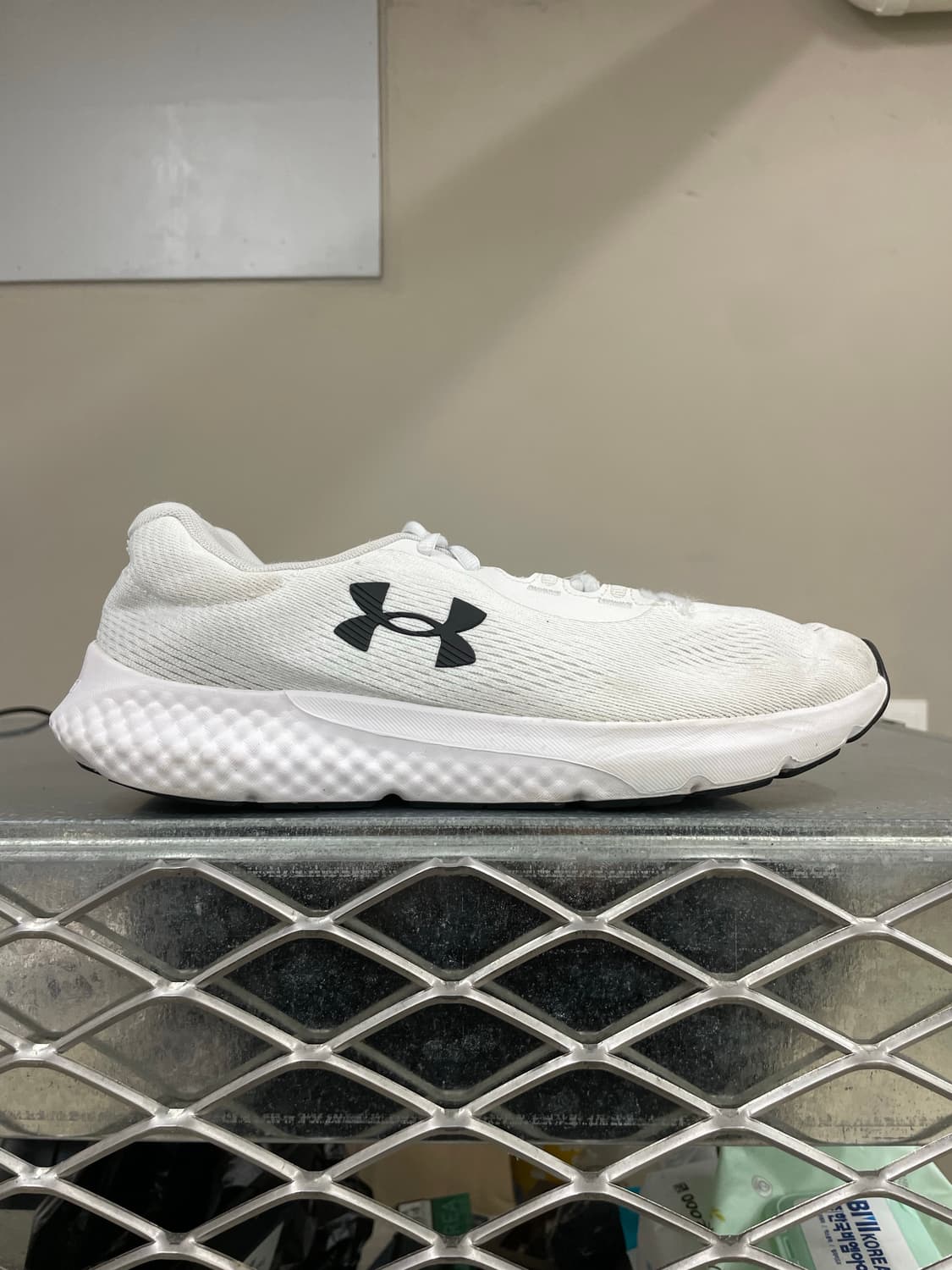 언더아머 차치드 로그 4 화이트 블랙 265 (gr-4611) 상품이미지4