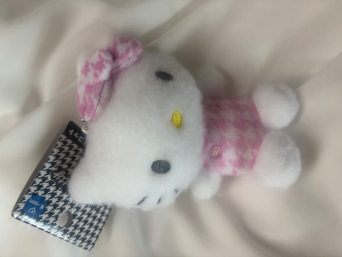 산리오 헬로키티 하운드 깅엄 체크 블랙 핑크 마스코트 키링 상품이미지1