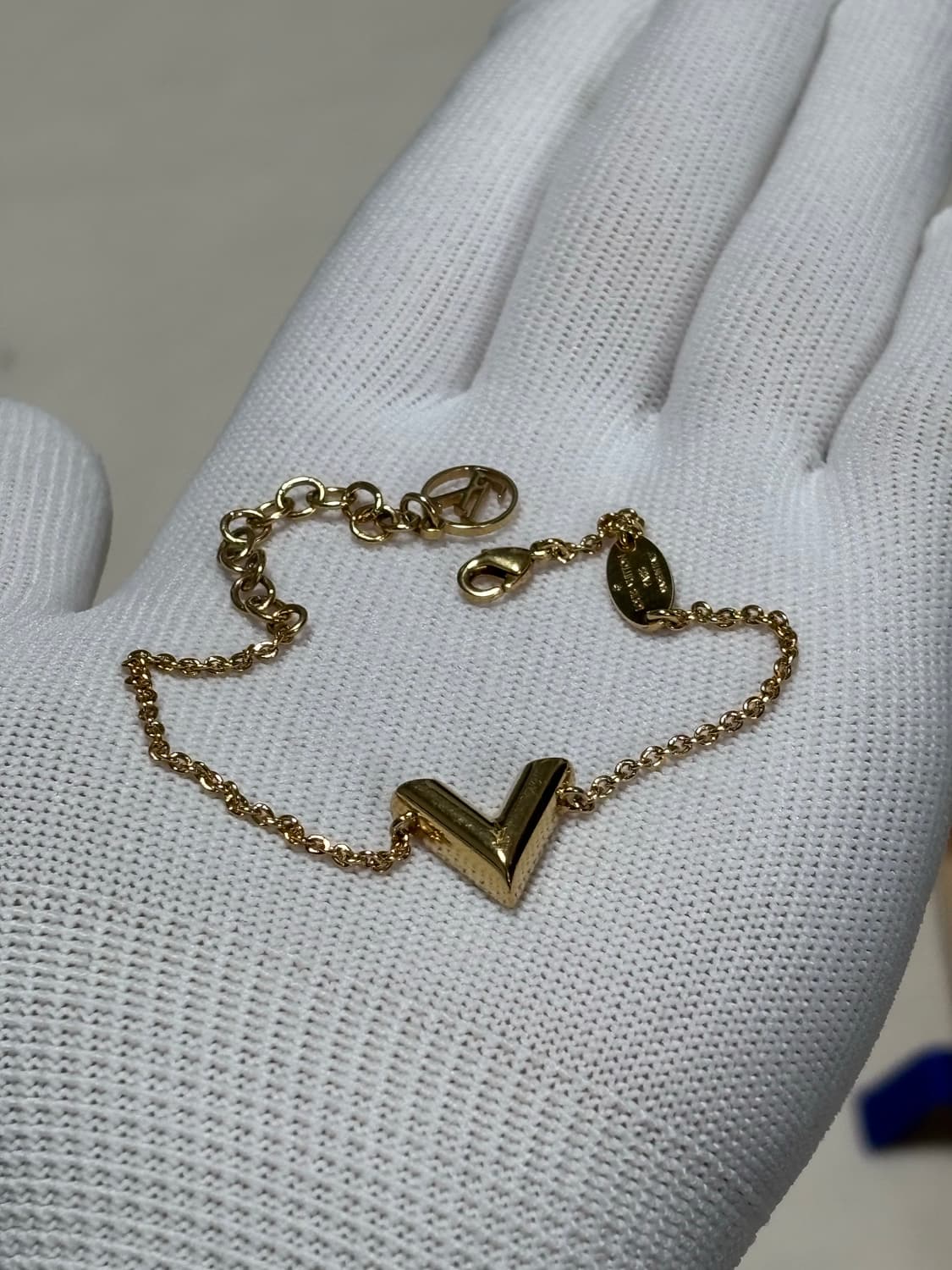 루이비통 에센셜 금장 팔찌  상품이미지2