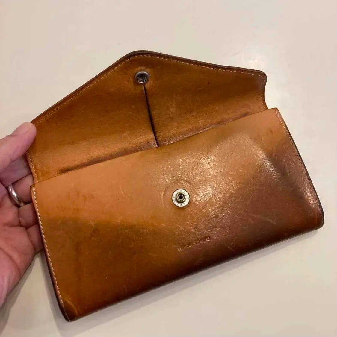 헨더스킴 원피스 월넛브라운 소가죽 장지갑 상품이미지4