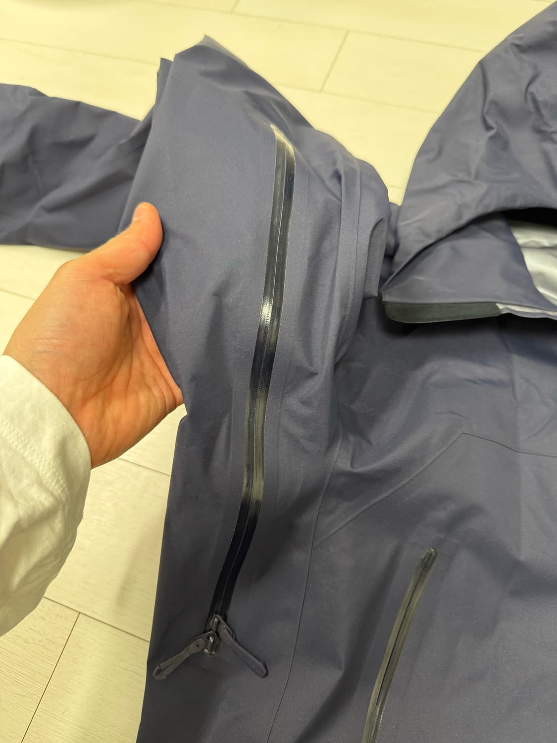 아크테릭스 베타 sl M 사이즈 블랙 사파이어  사진 찍고 절대 안입습니 상품이미지7