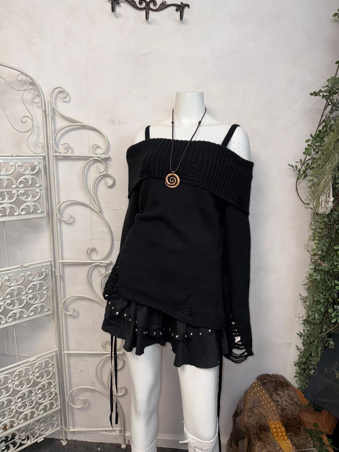 Romwe black grunge damage 오프숄더 니트 상품이미지2