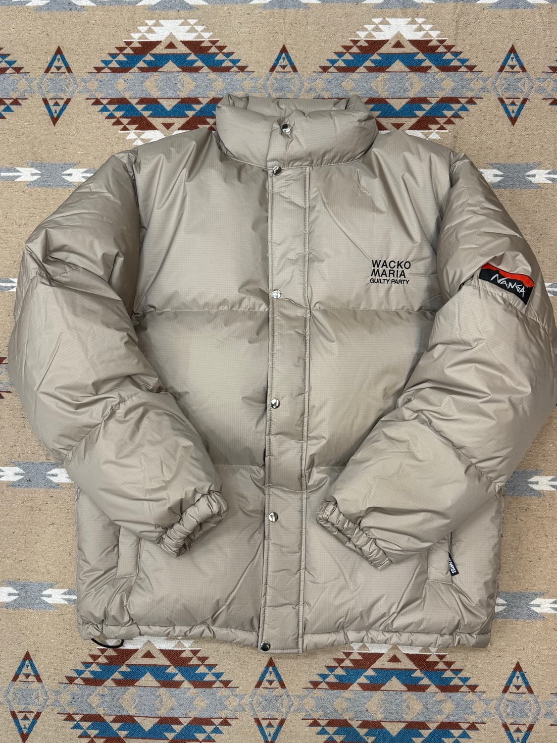 [L] 와코마리아 x 난가 오로라 텍스 다운 자켓 베이지  상품이미지3