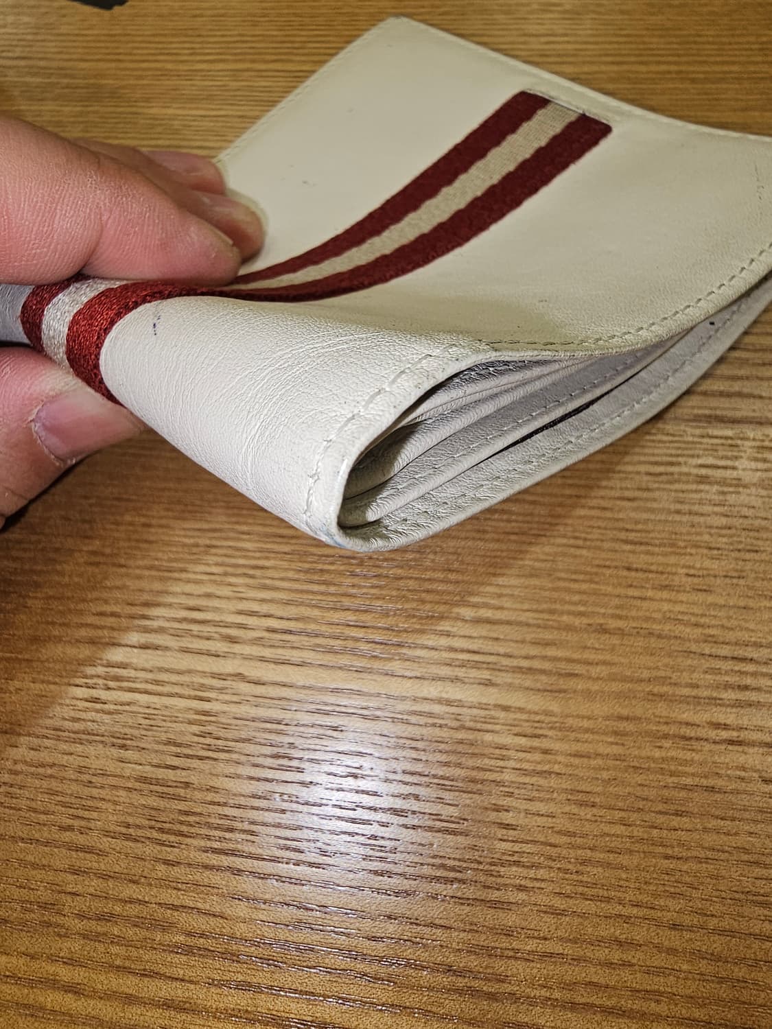 발리 화이트 가죽 반지갑 상품이미지8