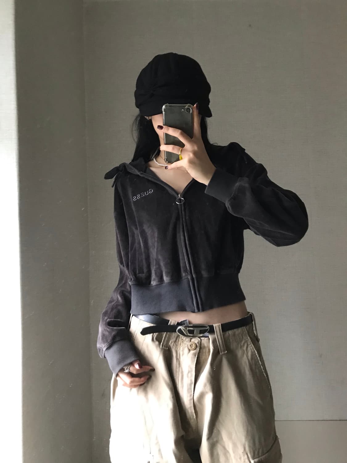 게스 벨벳 크롭 후드집업 상품이미지2