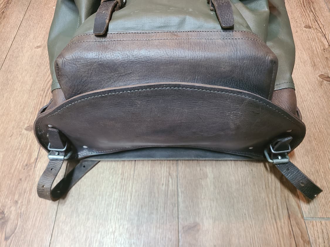 스위스군 고무 코팅 가죽 배낭 상품이미지5