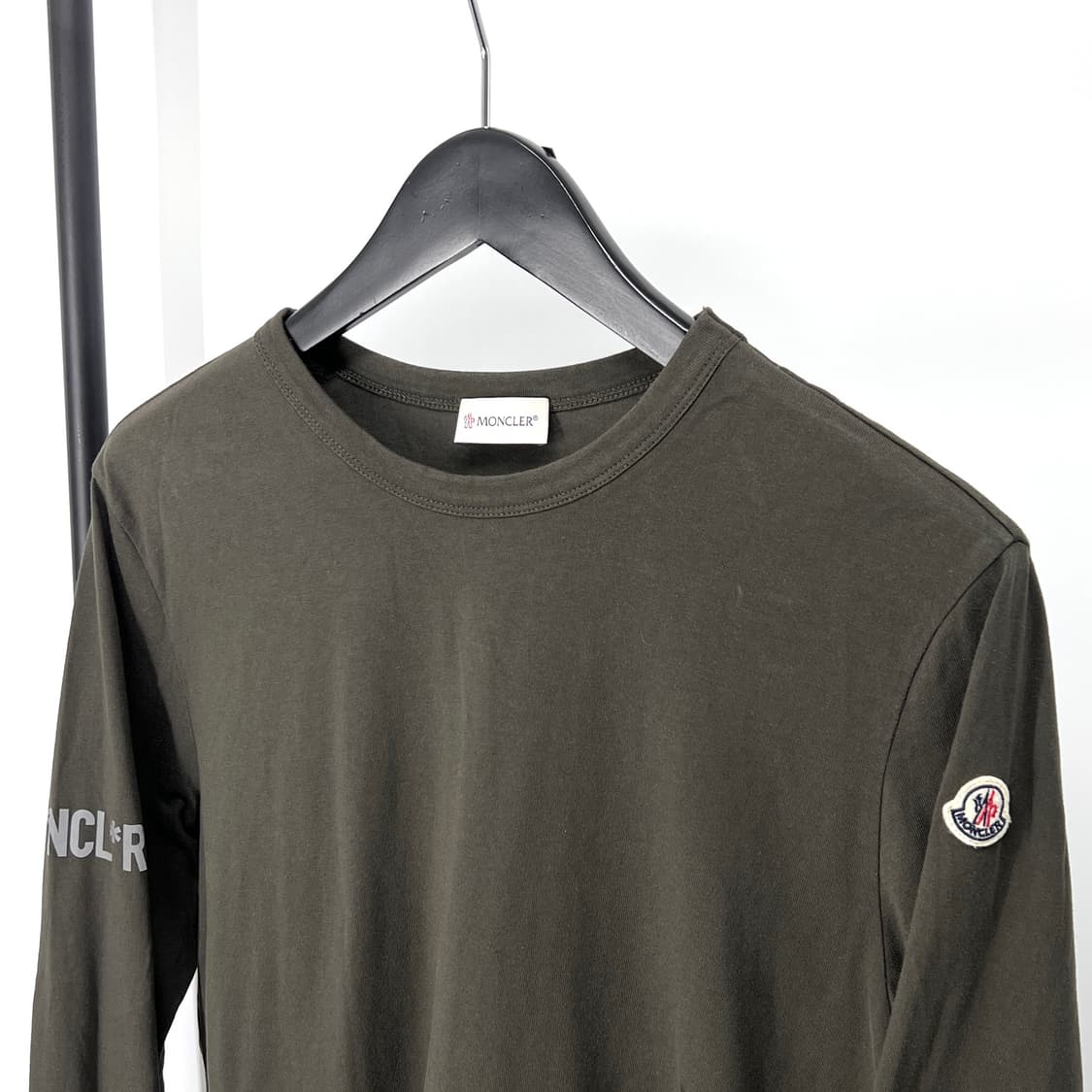 [L사이즈] 몽클레어 로고 긴팔 롱슬리브 티셔츠  상품이미지4