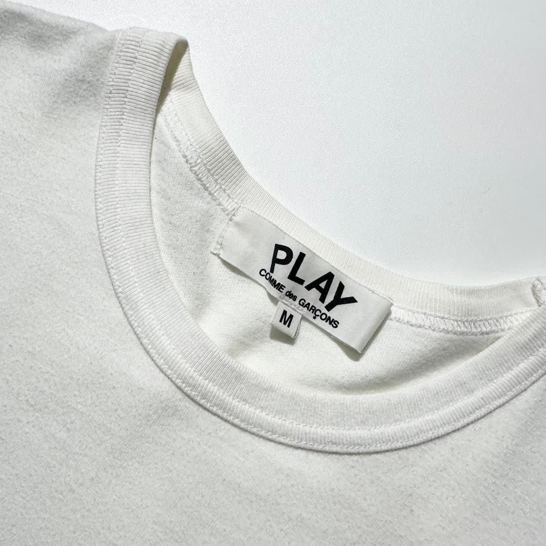 꼼데가르송 플레이 골드 하트 와펜 반팔 티셔츠 상품이미지4