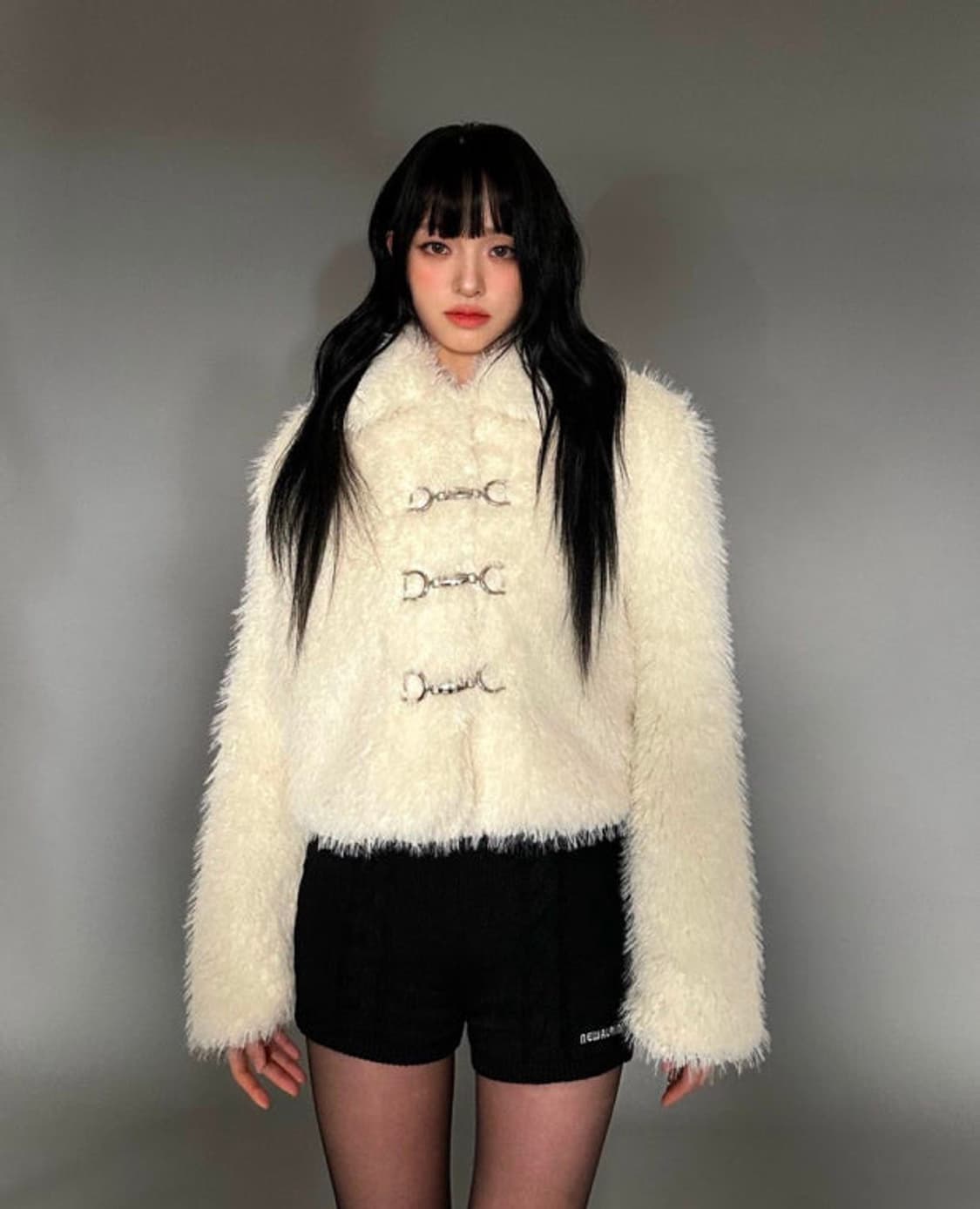 뉴얼린 퍼자켓 Rabbit Hook Crop Fur Jacket 상품이미지1