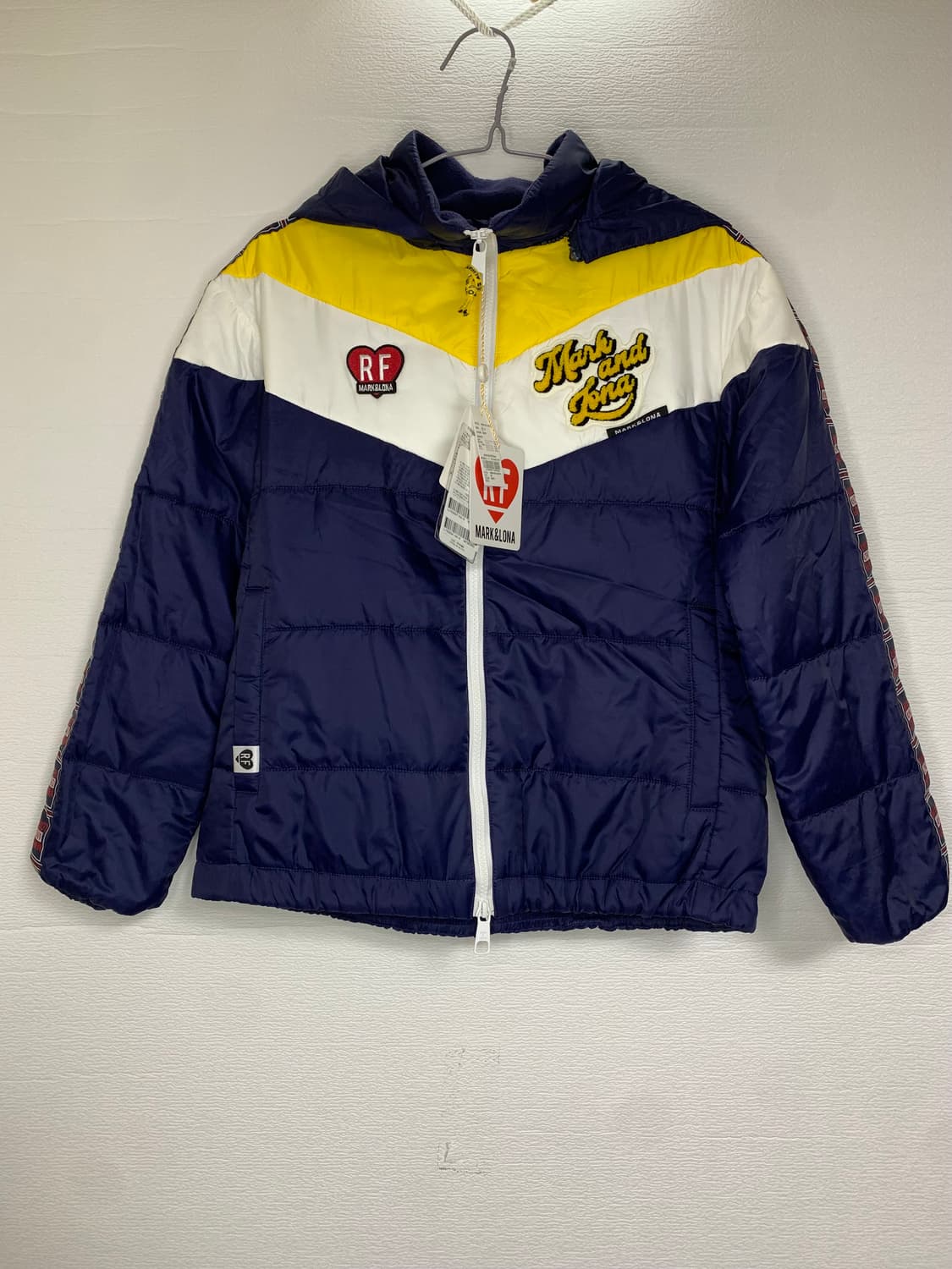 마크앤로나 블루/옐로우 컬러 패딩 점퍼입니다 상품이미지1