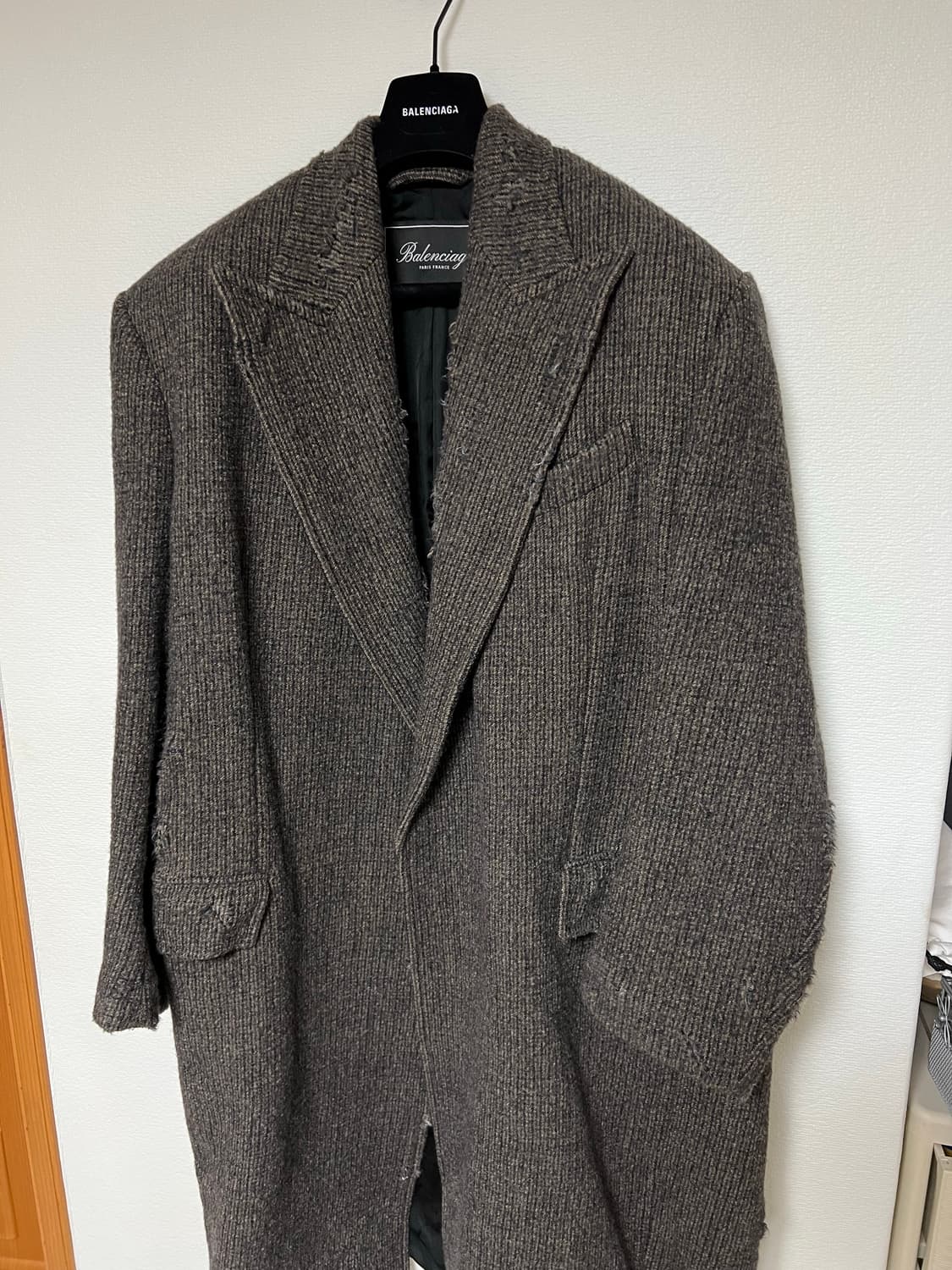 발렌시아가 디스트로이드 코트 런웨이피스 상품이미지2