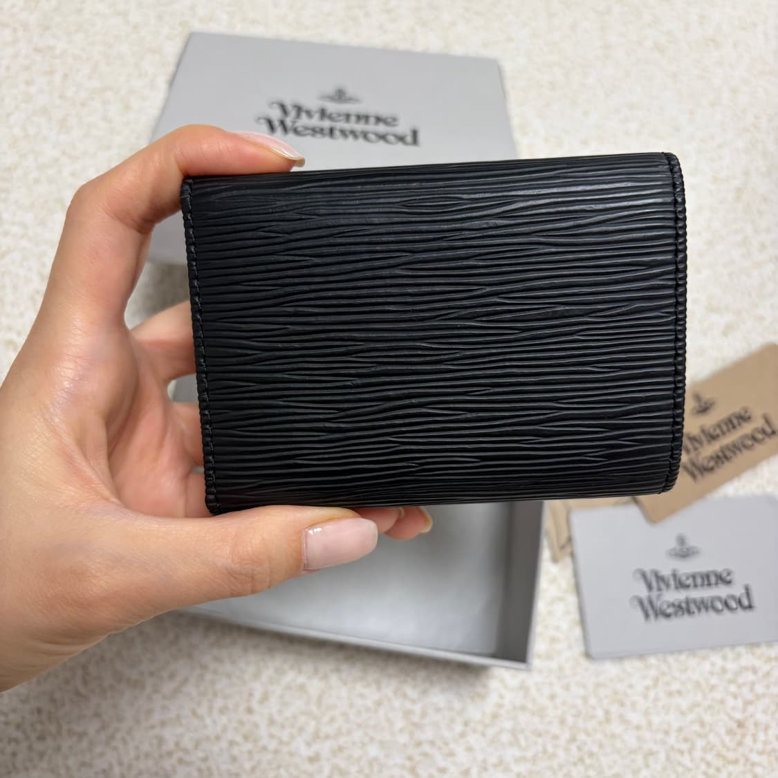 비비안웨스트우드 로고 스몰 플랩 반지갑 블랙 상품이미지5