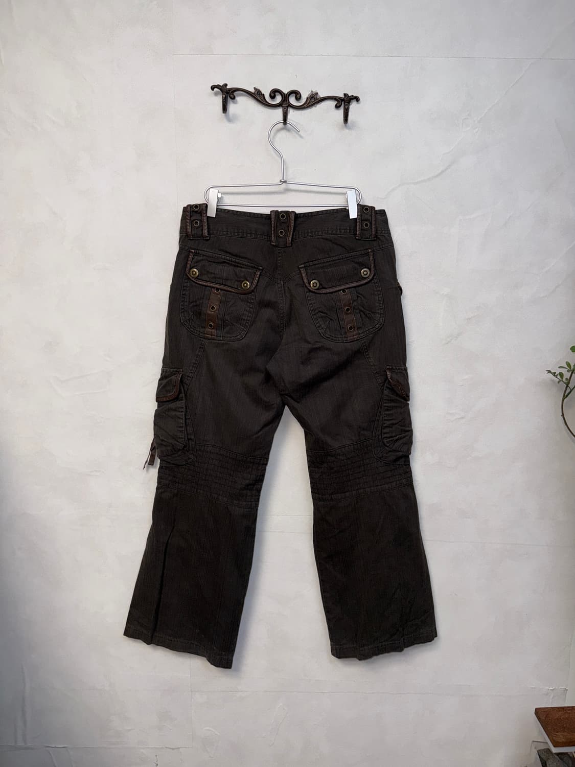 Dark brown eyelet multi pocket 카고팬츠 상품이미지4