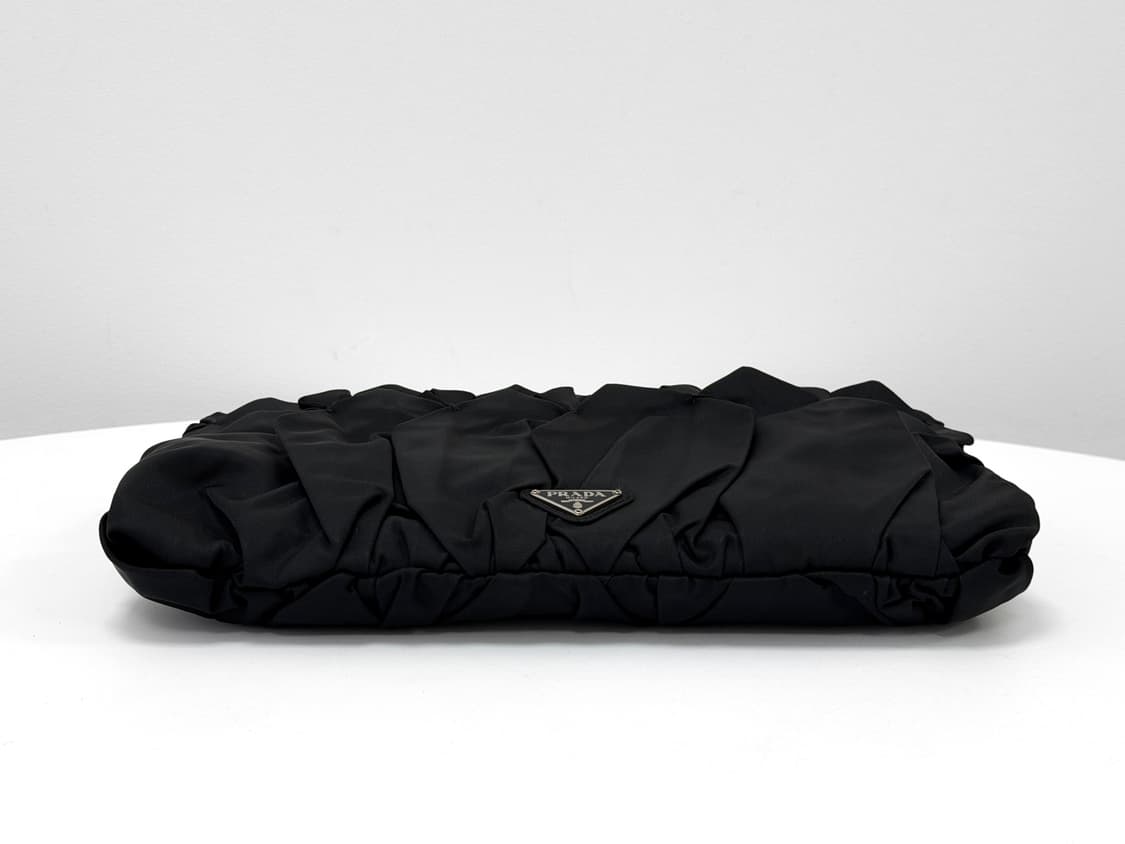 프라다 개더드 나일론 클러치 상품이미지3