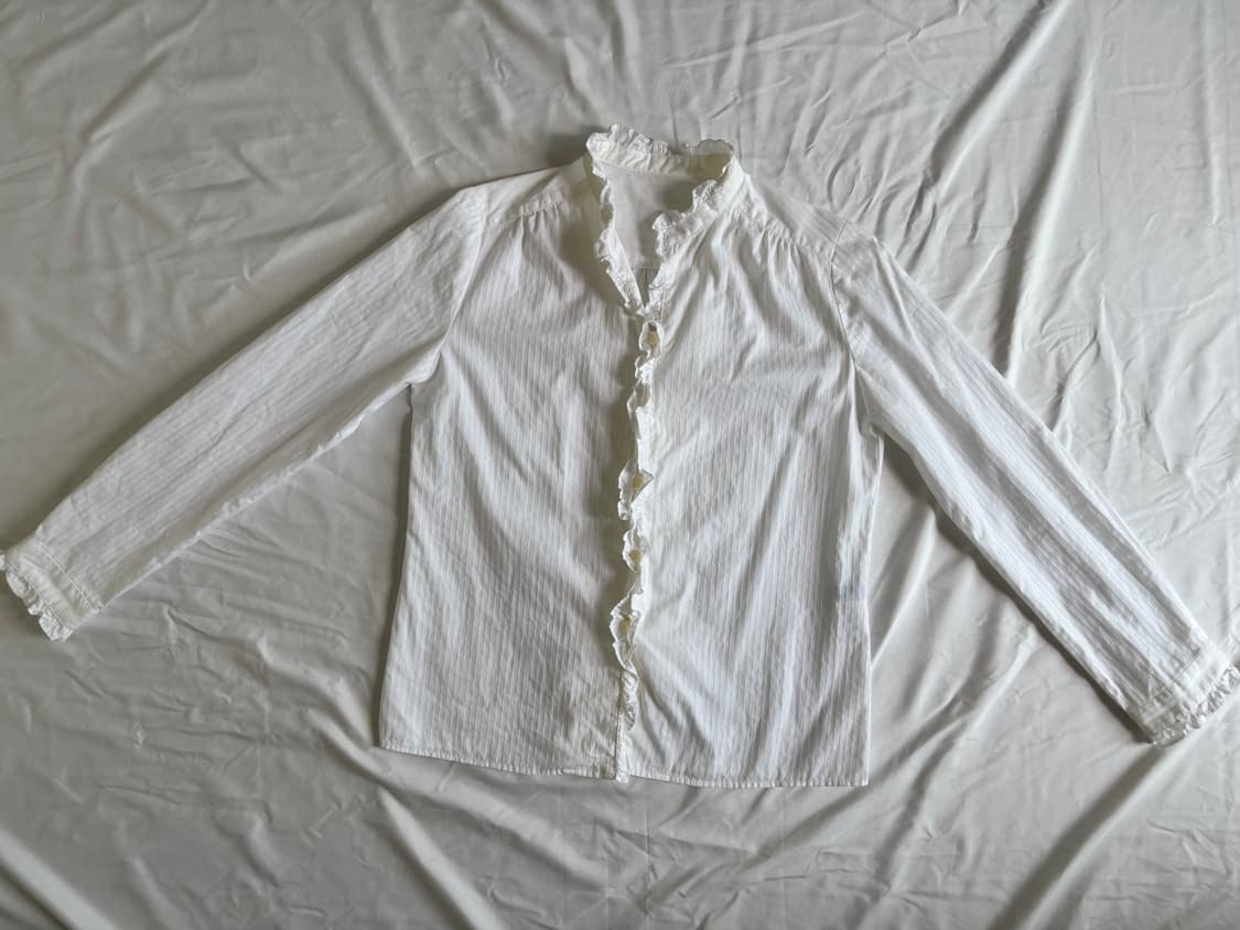 white ruffle blouse 상품이미지1