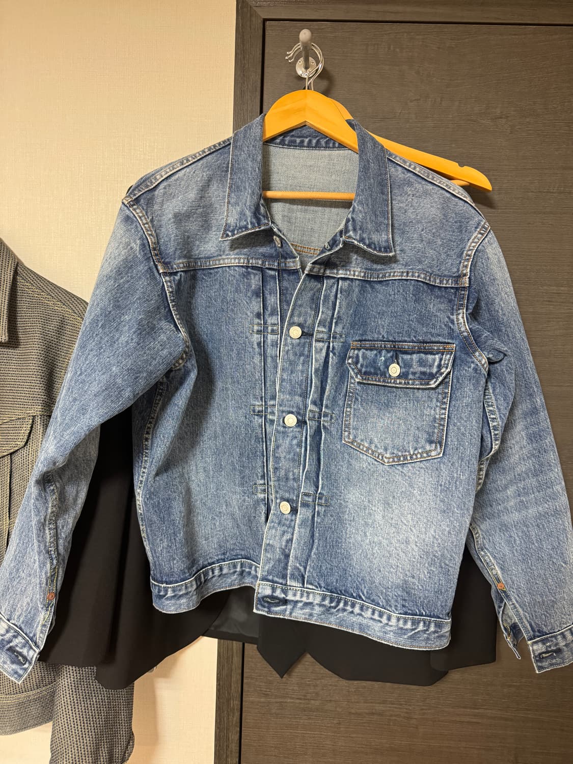 아웃스탠딩 1st jacket 상품이미지1